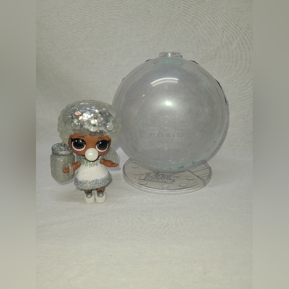 LOL Surprise Bashful QT Angel Wings Winter Disco Glitter Globe Doll With Globe - Picture 2 of 9